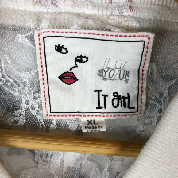 SOLD ⭐️Cream Floral Jacket in 1x⭐️ - Picture 3 of 8